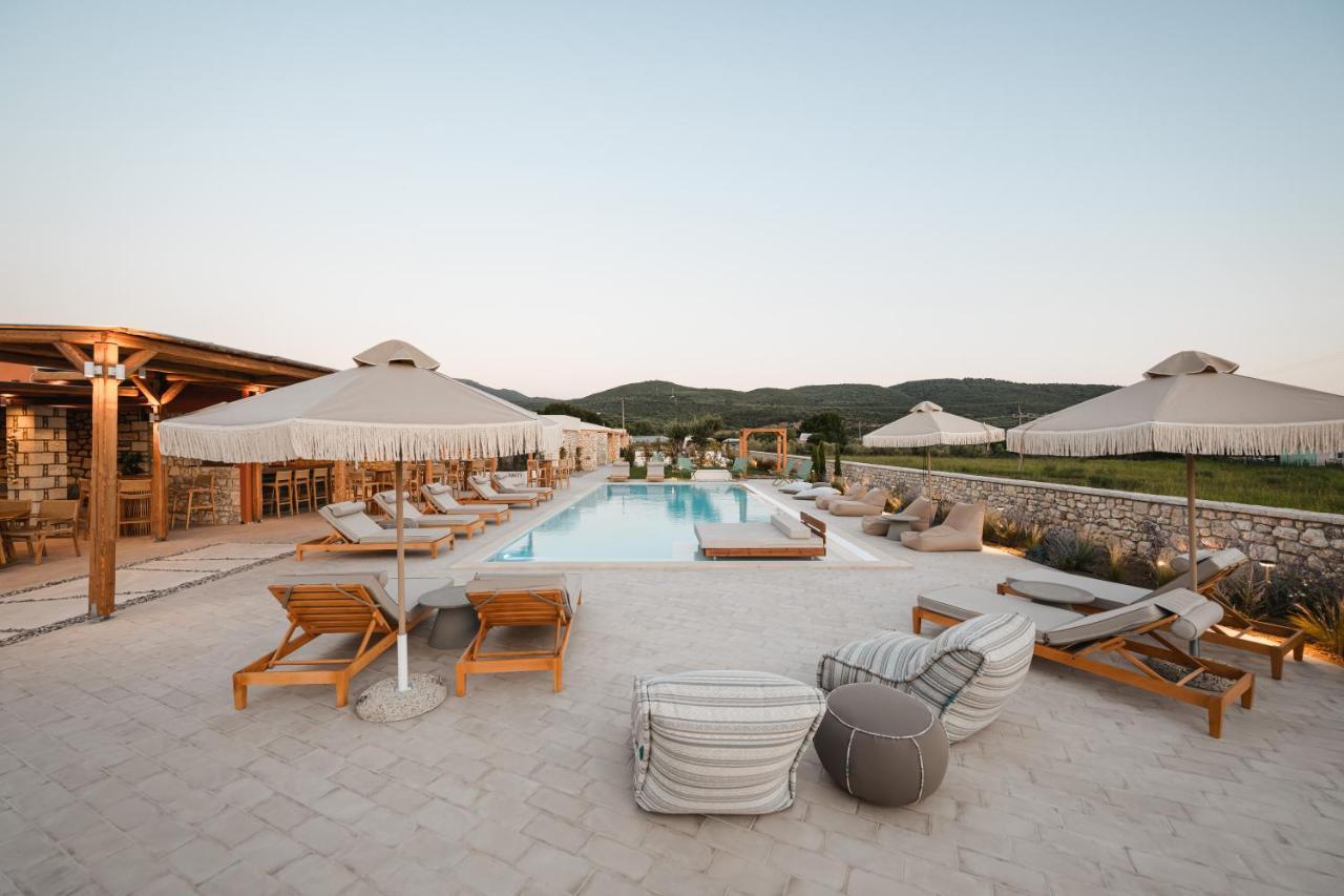 Trinity Design Suites Valanidorachi Екстериор снимка