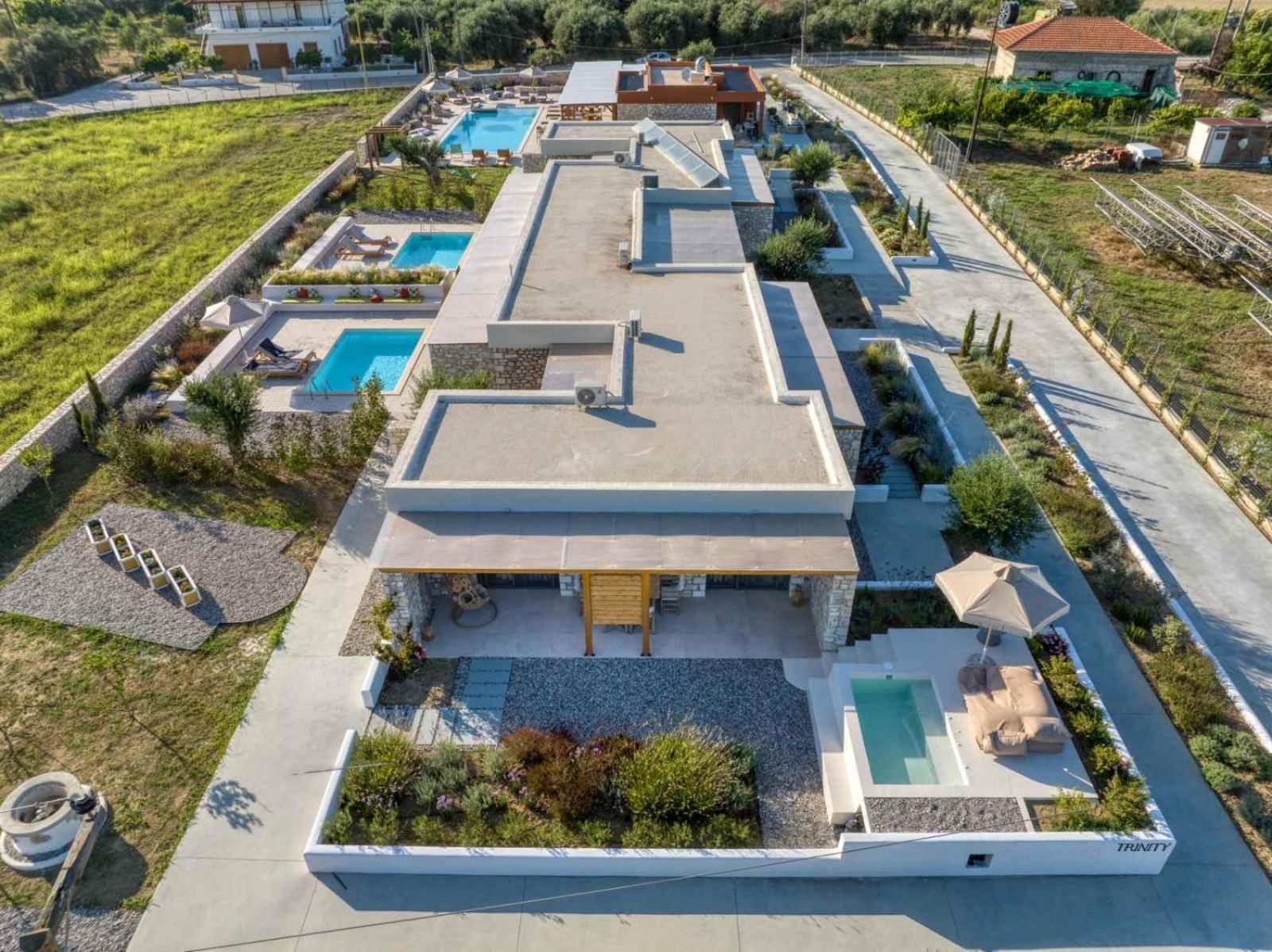 Trinity Design Suites Valanidorachi Екстериор снимка