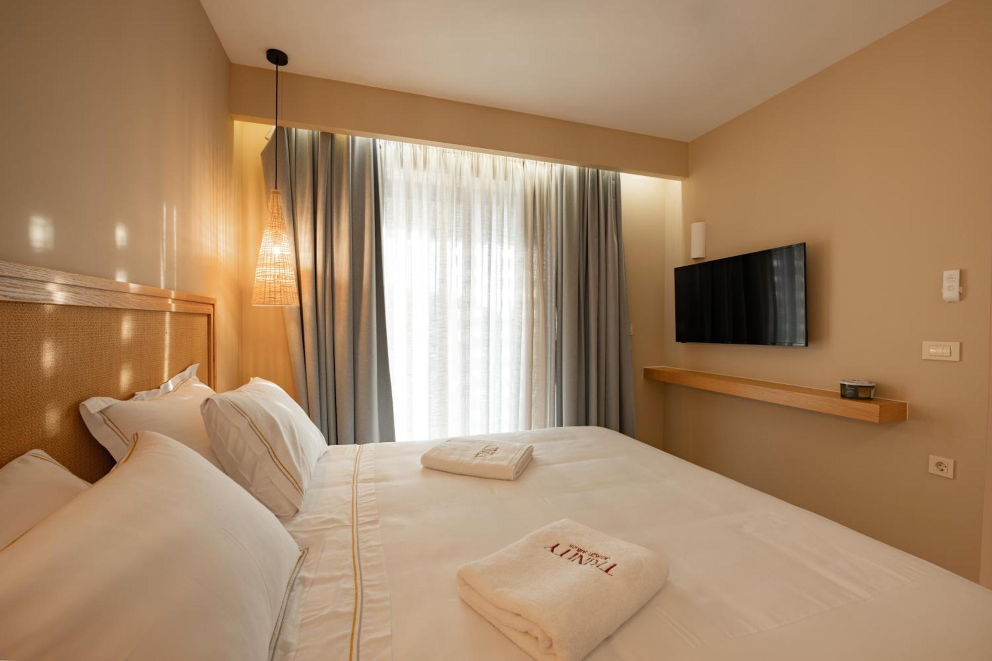 Trinity Design Suites Valanidorachi Екстериор снимка