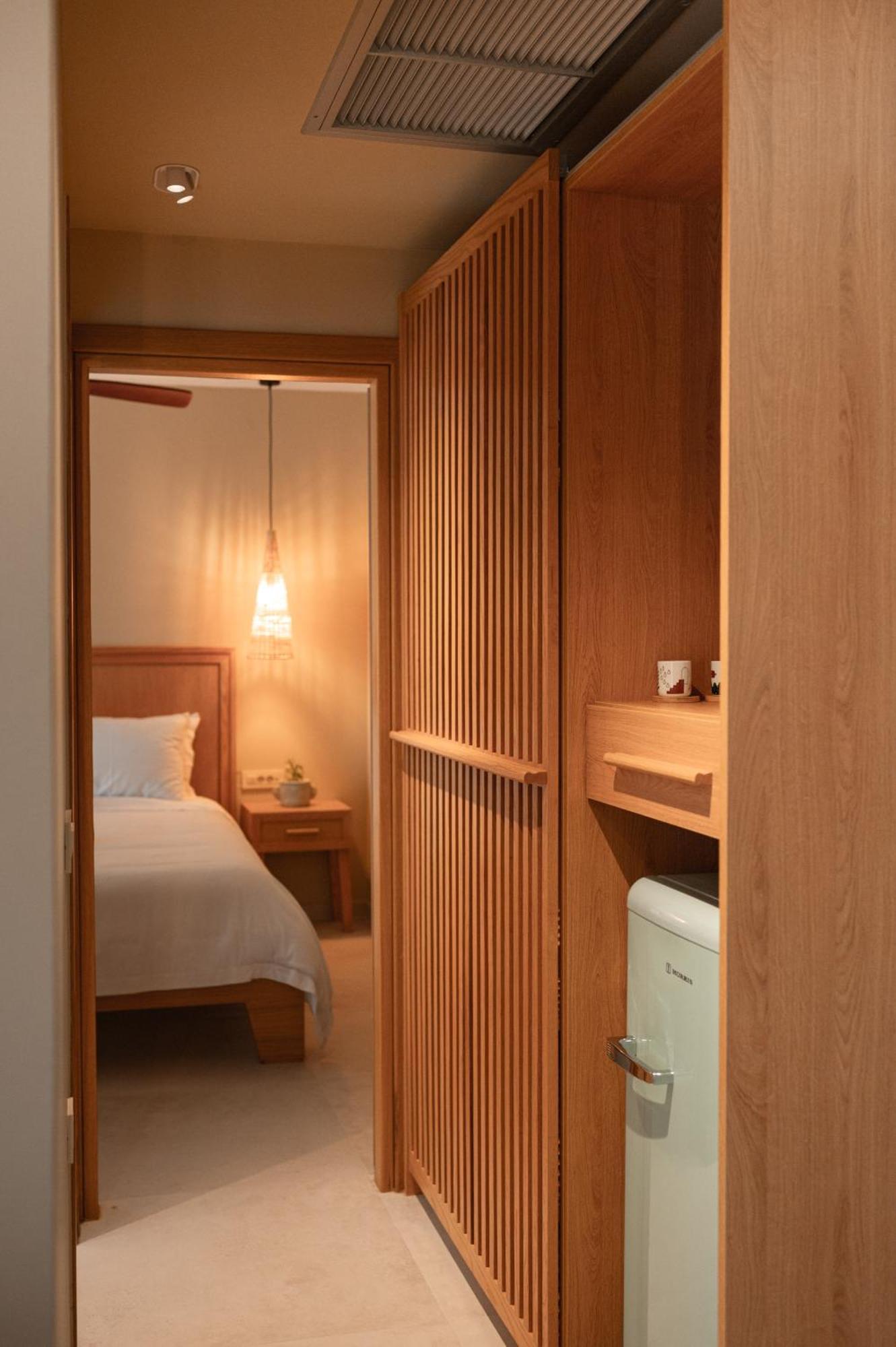 Trinity Design Suites Valanidorachi Екстериор снимка