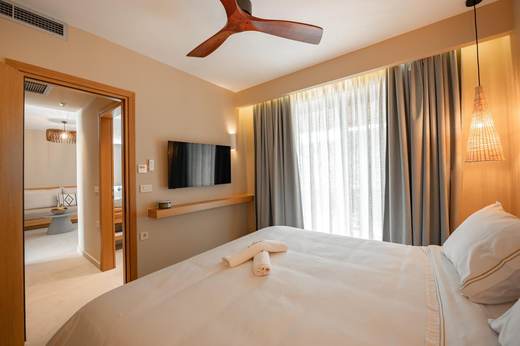 Trinity Design Suites Valanidorachi Екстериор снимка
